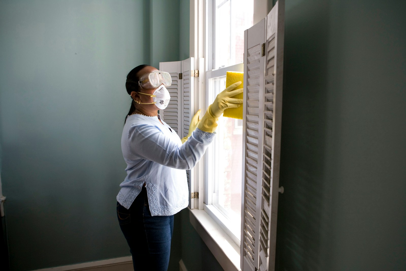 Cleaning professional wiping down windows